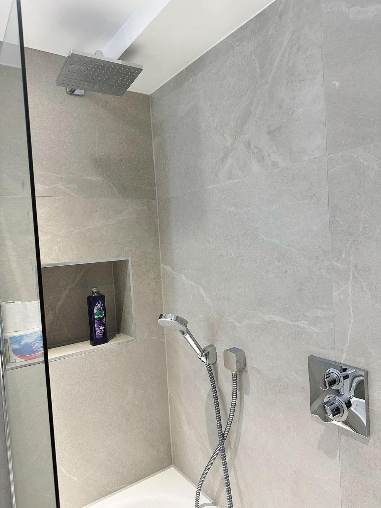 ロンドンLuxury Modern Flat Near Centerアパートメント エクステリア 写真