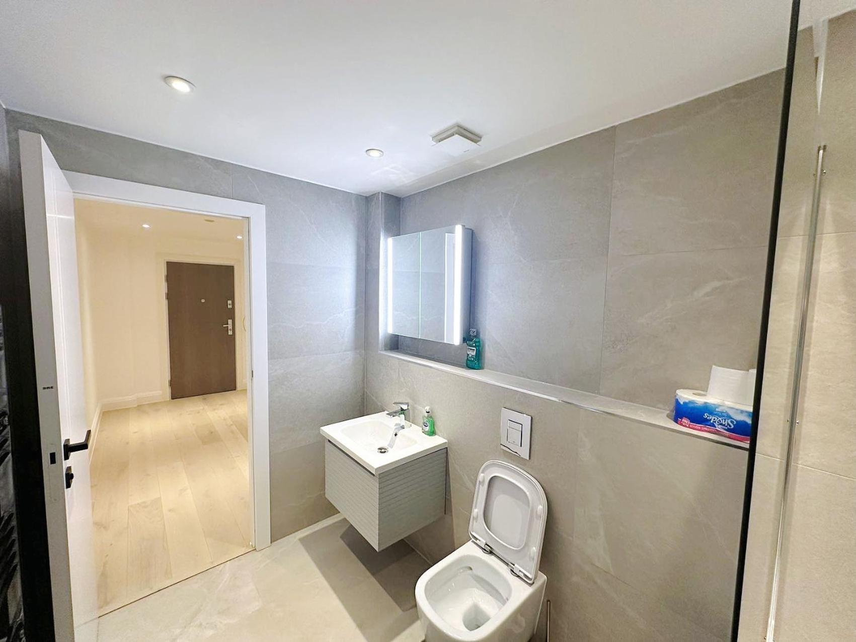 ロンドンLuxury Modern Flat Near Centerアパートメント エクステリア 写真